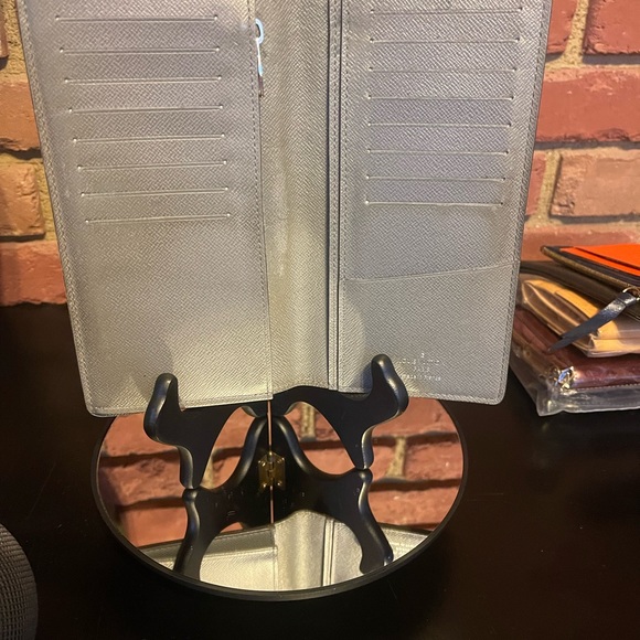 🔥Auth LOUIS 🔥VUITTON 🔥Taiga Portefeuille Brazza Long Wallet Gray🔥 - Picture 6 of 6